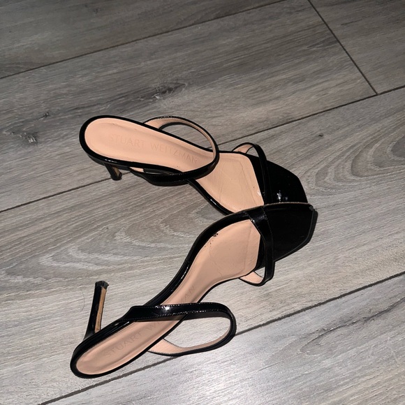 Leather
Slip-on style
Made in Spain
3” heel. Very comfortable.
Size 7.5 - Picture 3 of 4